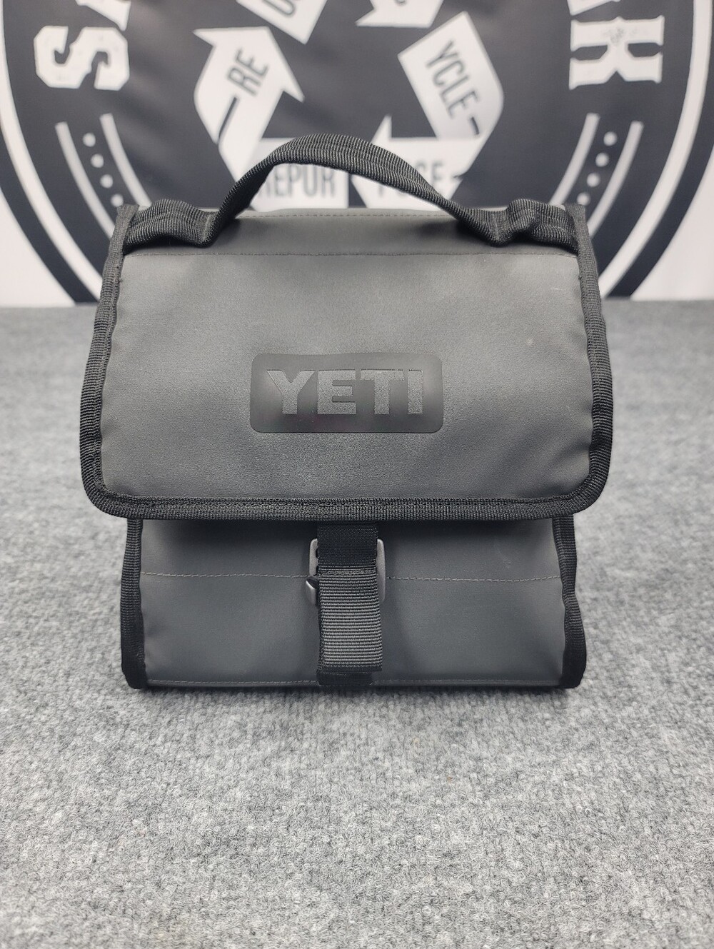Yeti Day Trip Small Lunch Bag Charcoal Gray Insulated Cooler